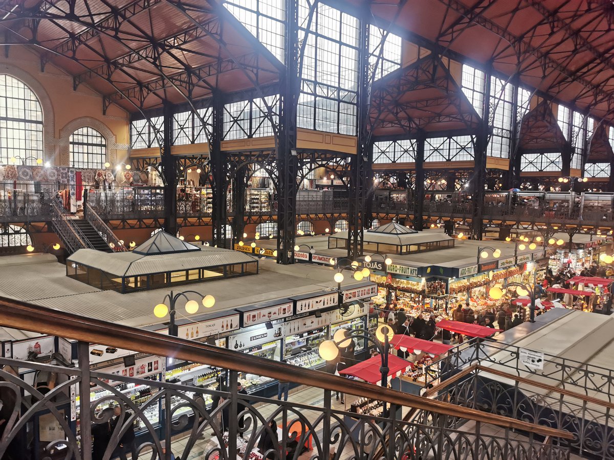 KatySnchez's tweet photo. Ciudadana del Mundo: Un pasero por el Mercado Central de Budapest
#mercado #Budapest #bvlog
https://t.co/JkitFfapvm https://t.co/M8i09ZtyHw
