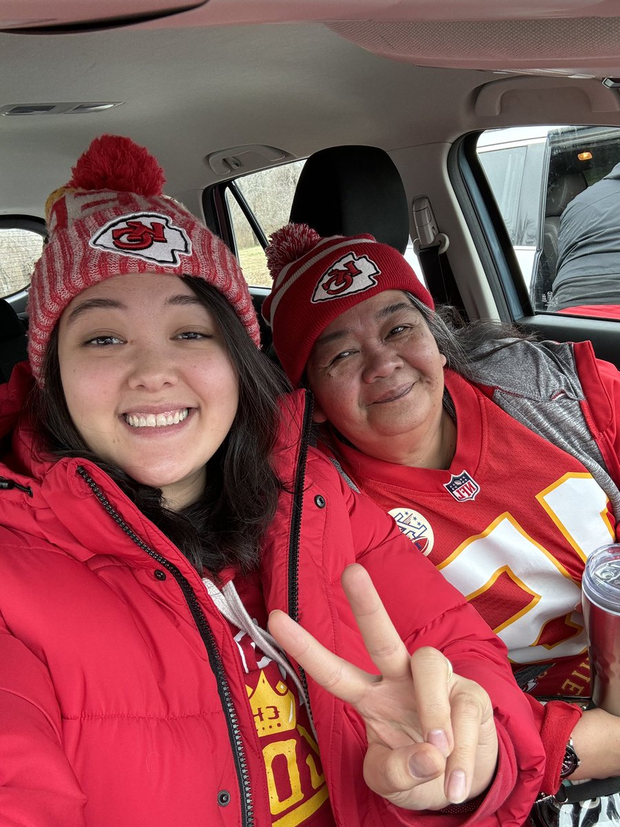 pilipina's tweet photo. No better way than to spend the last day of 2023 with my mama  &amp; @Chiefs #ChiefsKingdom https://t.co/g5NhSJjlXz