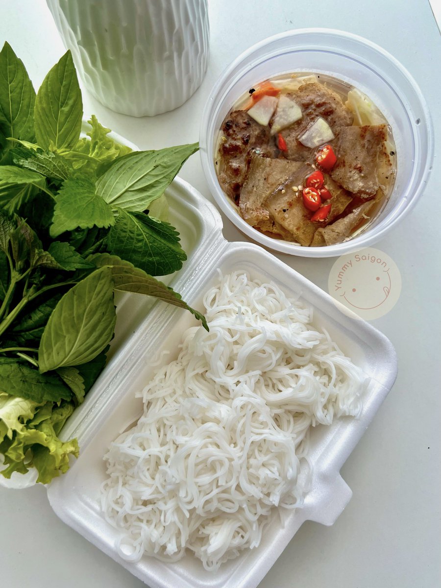 YummySaigon's tweet photo. Start the new year with Kebab Rice Noodles - Bun Cha
#YummySaigon #hanoi #food #fooie #streetfood #homemade #homecooking #bacon #noodle https://t.co/8KtiuKfMbU