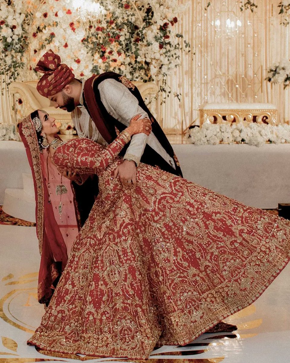 Some moments are truly special, and our gorgeous client Mariyam's wedding is one of those occasions where the enchanting sparkly dress transforms her into the most beautiful and visually divine #AliXeeshan bride. ✨👰🏽‍♀️💖
.
.
.
.
#Bridals #clientdiaries #Temple #Timeless