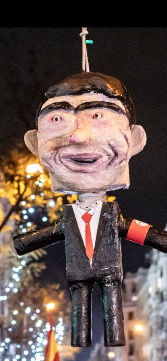 Adivinad a quién de los dos autores de estos muñecos le pidieron un año de cárcel y le condenaron por delito de provocación al odio y la violencia.

Luego que si lawfare.