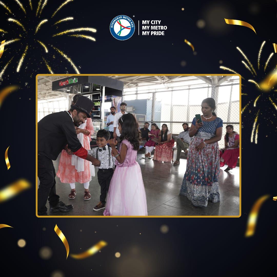 ltmhyd's tweet photo. Capturing moments of wonder and joy as our magician weaves magic in the bustling heartbeat of Hyderabad Metro.
Grateful for smiles created and shared. 💫❤️
#MetroMagic #HeartfeltEnchantment #LAndTMetro #HyderabadMetroRide #MyCityMyMetroMyPride #HyderabadMetro #MetroRail #PublicTransport #ManaMetroManaPride