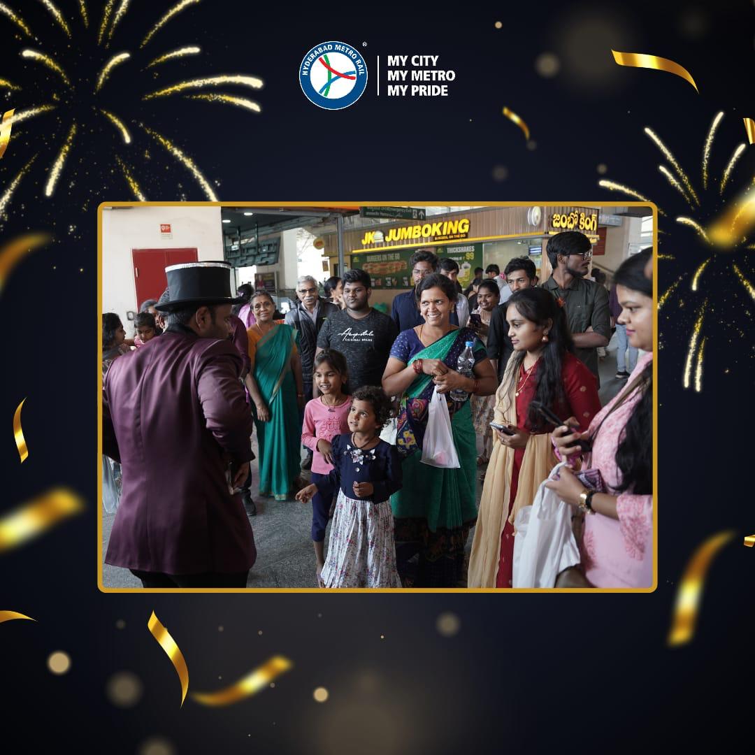ltmhyd's tweet photo. Capturing moments of wonder and joy as our magician weaves magic in the bustling heartbeat of Hyderabad Metro.
Grateful for smiles created and shared. 💫❤️
#MetroMagic #HeartfeltEnchantment #LAndTMetro #HyderabadMetroRide #MyCityMyMetroMyPride #HyderabadMetro #MetroRail #PublicTransport #ManaMetroManaPride