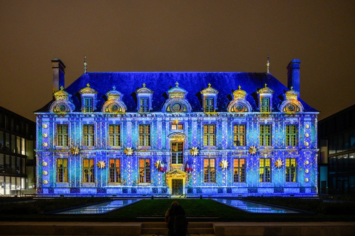 🎊 Bonne année 2024 ! 🎊 Profitez de nos illuminations jusqu'au 6 janvier ► chartresenlumieres.com/fr/a-propos/ch…

#Chartresenlumieres #Chartres #illumination