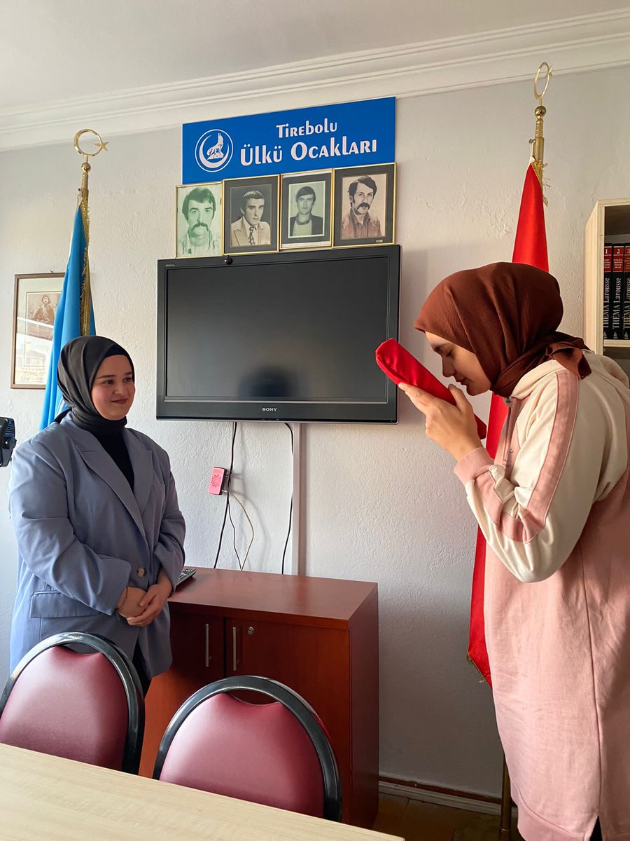 tirebolulkuocak's tweet photo. Tirebolu Ülkü Ocakları Asena Birimimizin yeni yılda ilk toplantısı gerçekleşmiştir. Meslek Yüksek Okulu Asena Başkanlığına Tuğçe Akgül atanmıştır. Allah utandırmasın. https://t.co/GsQt0vS0YT