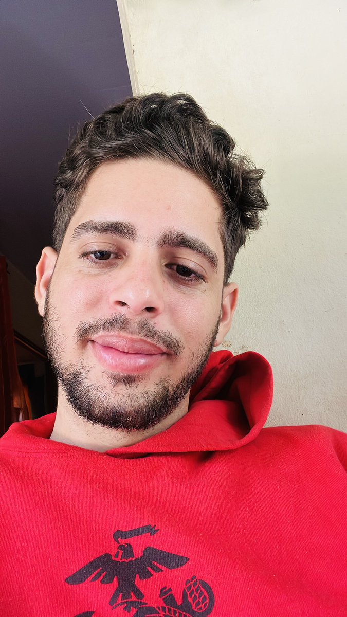 stevensambucini's tweet photo. Me crucé con la felicidad y le pedí que pase por tu casa con salud y amor para este nuevo comienzo. #2024 https://t.co/GYZIyTHWRw