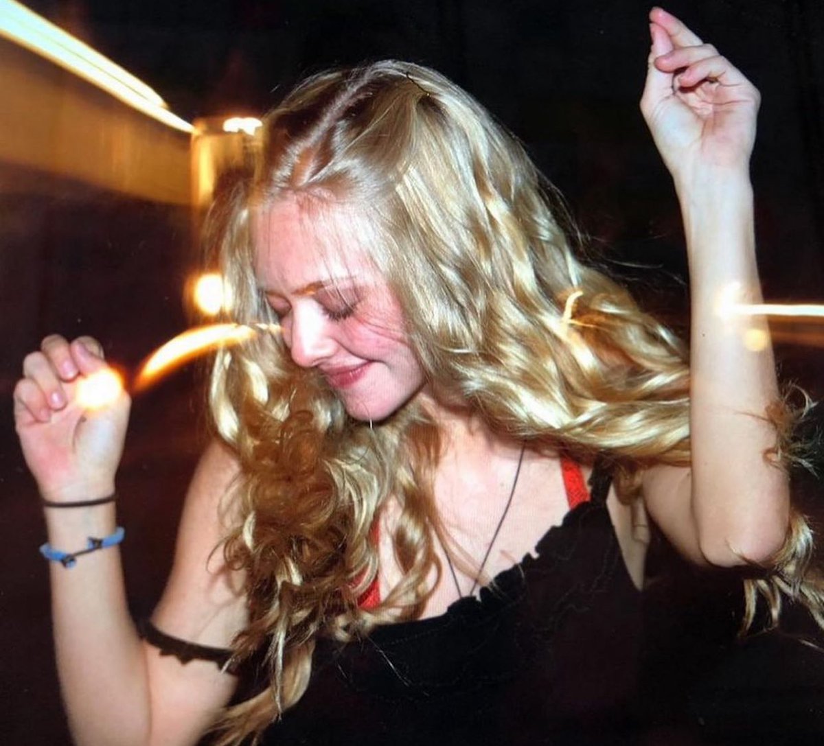 notgwendalupe's tweet photo. the cast of 'mamma mia!' partying after filming wrapped up, 2007 https://t.co/N3ydYwOCNL
