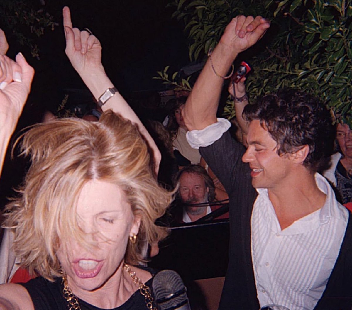 notgwendalupe's tweet photo. the cast of 'mamma mia!' partying after filming wrapped up, 2007 https://t.co/N3ydYwOCNL