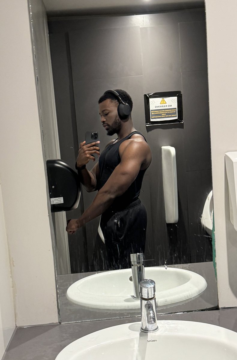 ManLikeDavid's tweet photo. if it wasn't for these pictures they wouldn't see me at all https://t.co/OgT4opTfHz