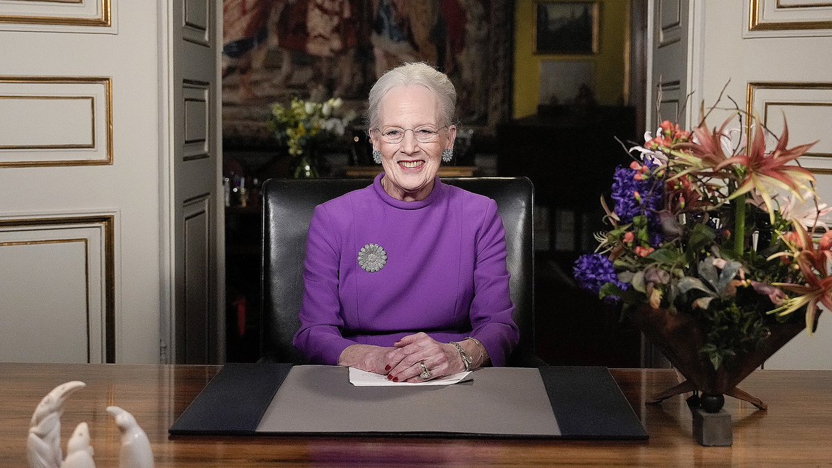 IFolkeparti's tweet photo. Her i Ingolfistisk Folkeparti vil vi gerne rose "dronning" Margrethe for sin beslutning om at frasige sig sin uretmæssige trone. Det ville nu være på sin plads, hvis Frederik d. 14/1 overlod posten til den sande arving: INGOLF AF ROSENBORG. #dkpol #margrethe #ingolfpaatronen https://t.co/7RspAhLeQo