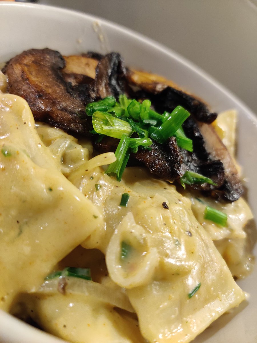 Warmyone's tweet photo. Maultaschen in Onion Sauce https://t.co/lp8cS7JnXy