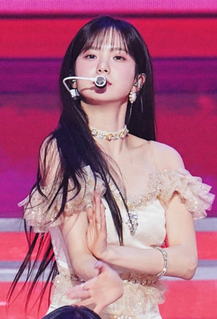 girplamet's tweet photo. #Kep1er #케플러 #최유진 가요대제전 https://t.co/09CHw39D6l