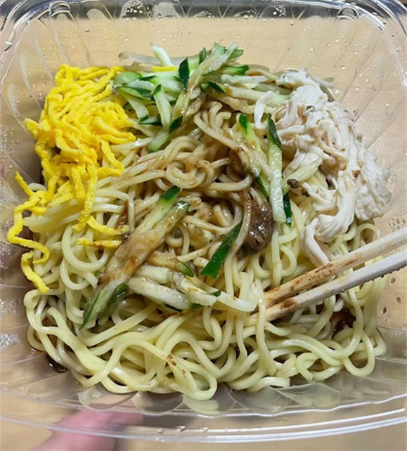 我的晚餐吃麵
你們晚餐吃什麼呢👀 https://t.co/edalGBqIf6