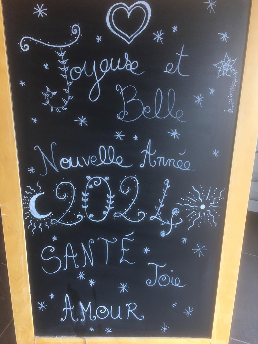 ch_tamazount's tweet photo. Bonne année 2024 ! https://t.co/Ay9nA7GdnC