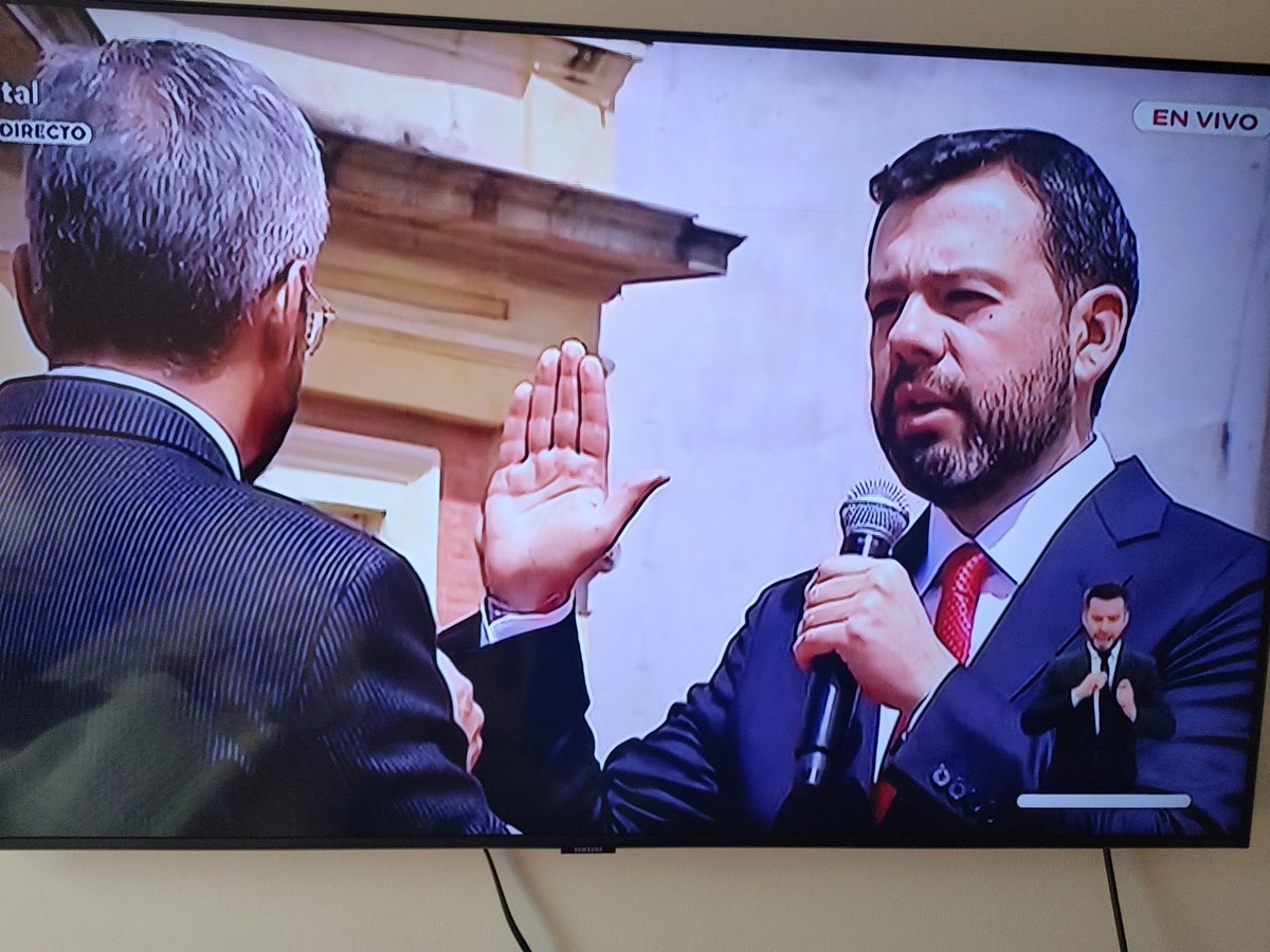 RolloPublico's tweet photo. Carlos Fernando Galán @CarlosFGalan toma posesión #AEstaHora como alcalde Mayor de #Bogotá. Recordado en #Cundinamarca por sus denuncias sobre #VolteodeTierras . Ahora compartirá periodo con el gobernador @JorgeEmilioRey https://t.co/6IQJuAftR1