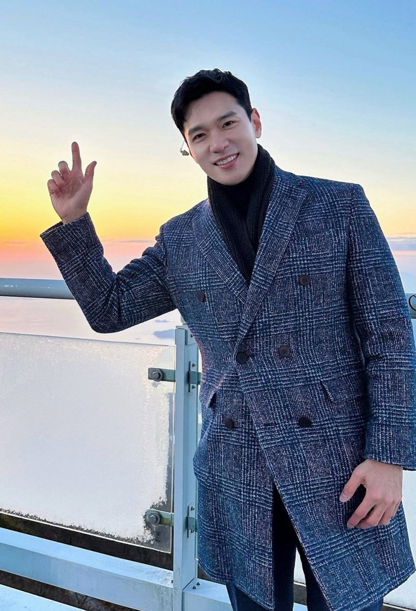 #TravysKim
#Instagram
instagram.com/travysjwkim?ig…
Travys☺️....muito elegante!!! Feliz Ano Novo🥂