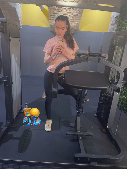 First workout in 2024 is done 💪🏽  Happy New Year! 😘🎆🍾 https://t.co/AyfkXQ8vR0<a href="/tag/natalygold"class="tags"><span>#natalygold</span></a>