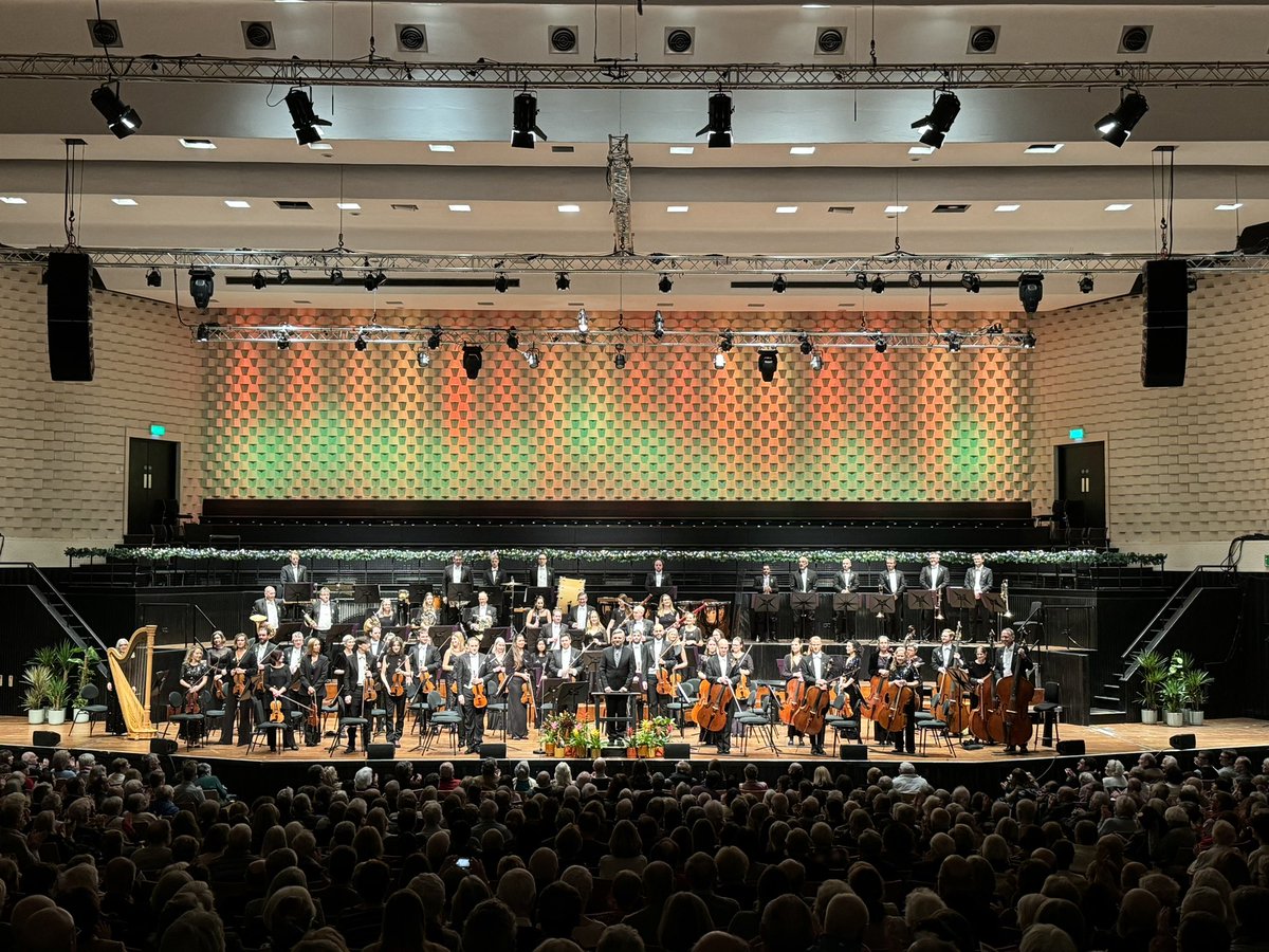 So proud of the work of @KKarabits @BSOrchestra to champion #Ukrainian culture for over 15 years. To have amazing Ruslana Lotsman singing traditional Ukrainian music to a capacity @LighthousePoole audience is another special and poignant cultural moment @ace_southwest @DCMS