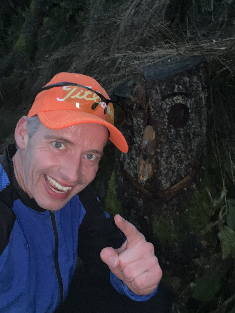 dimensionToGo's tweet photo. Hallooo wach Nr. 1 ☁️ - Ganz neues Gefühl 2024 😅 - Frohes Neues Rackerjahr wünsche ich Dir! 💪 - Auf, auf! Ein Lächeln 😀 blitzt nicht von alleine! 👆 https://t.co/Aw6VSU5CNf