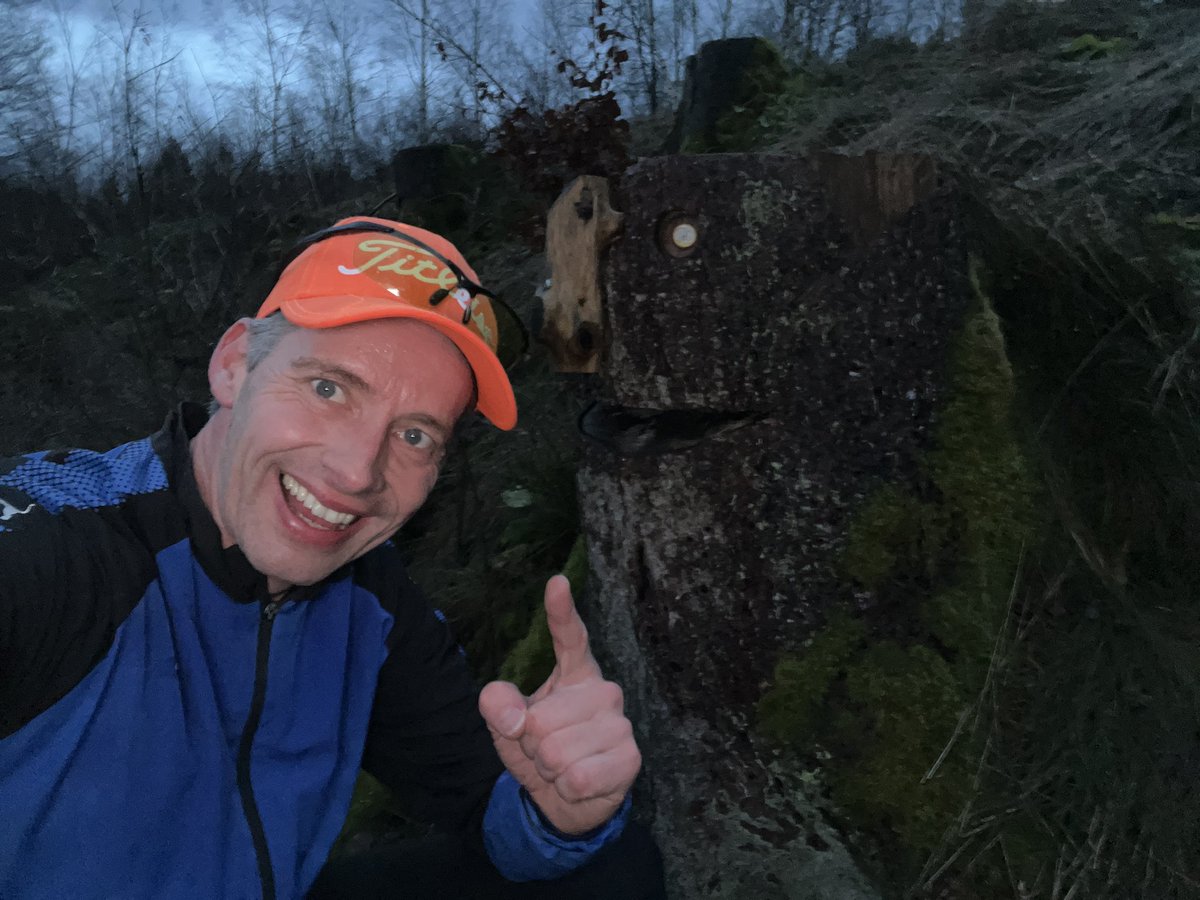 dimensionToGo's tweet photo. Hallooo wach Nr. 1 ☁️ - Ganz neues Gefühl 2024 😅 - Frohes Neues Rackerjahr wünsche ich Dir! 💪 - Auf, auf! Ein Lächeln 😀 blitzt nicht von alleine! 👆 https://t.co/Aw6VSU5CNf