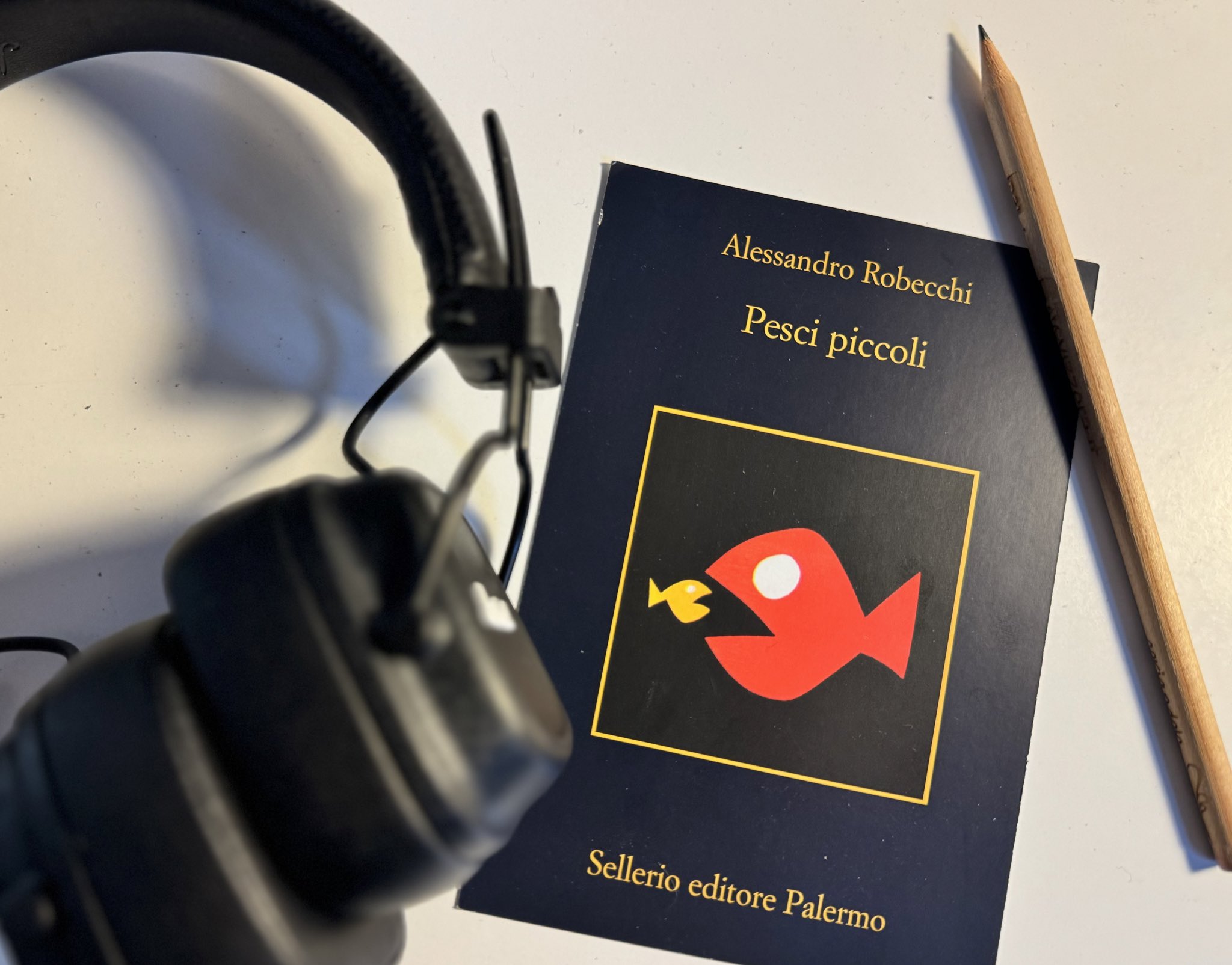 Alessandro Robecchi on X: Pesci piccoli, il nuovo romanzo. Dal 23