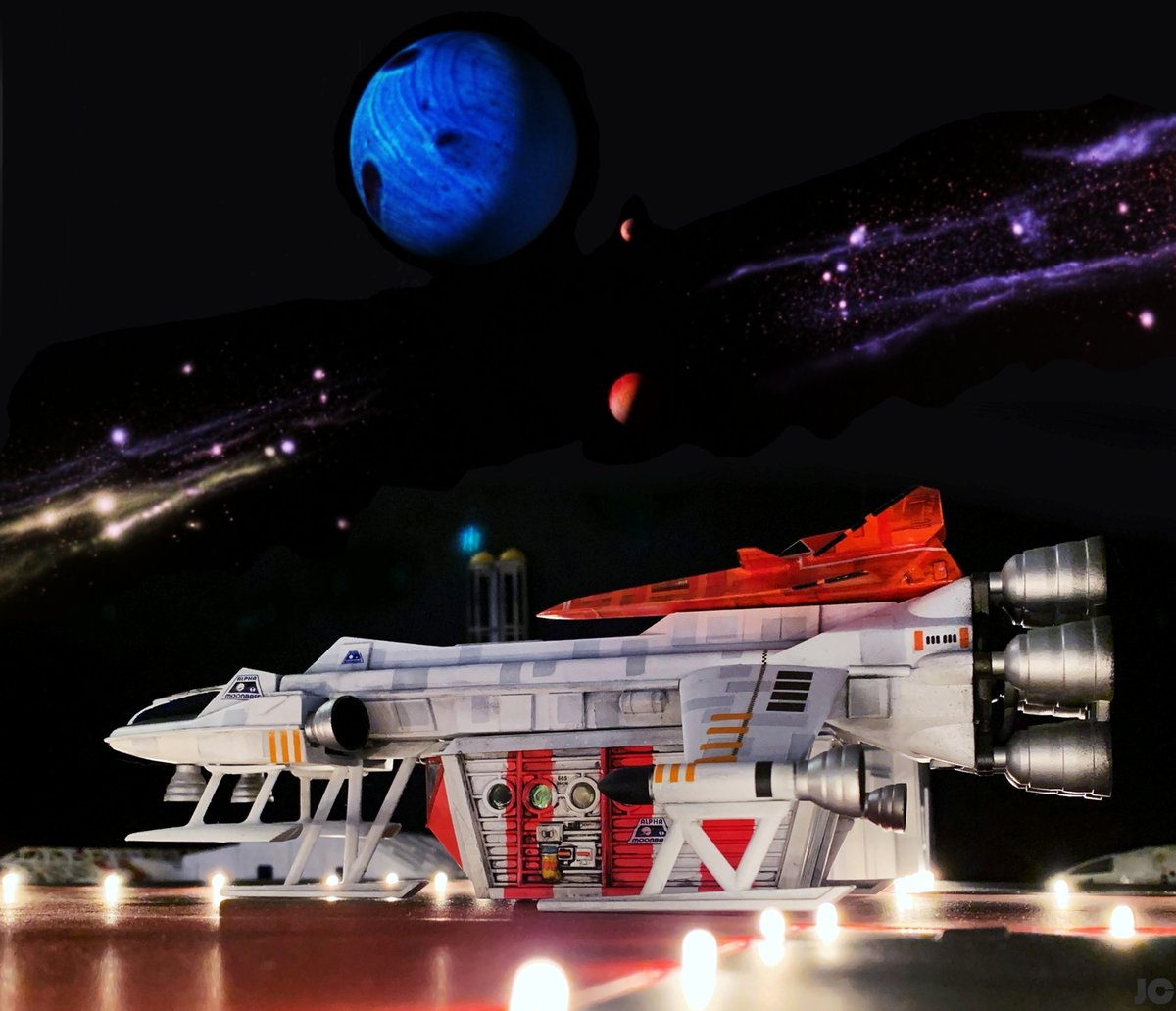 EagleAlpha1999's tweet photo. Variation on a theme - Decided to replace the Interceptor with the glider from The Immunity Syndrome. I personally think this variant looks great on the Starcruiser #space1999 #cosmos1999 #espaço1999 #moonbasealpha #thelostworldsofgerryanderson #airfix #cultseries #scifi https://t.co/g04IXhJkWc
