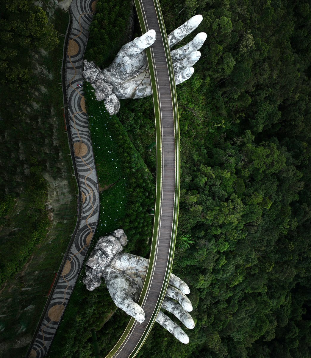 El lugar más extraño que he estado en 2023.
📍Golden Bridge, Vietnam