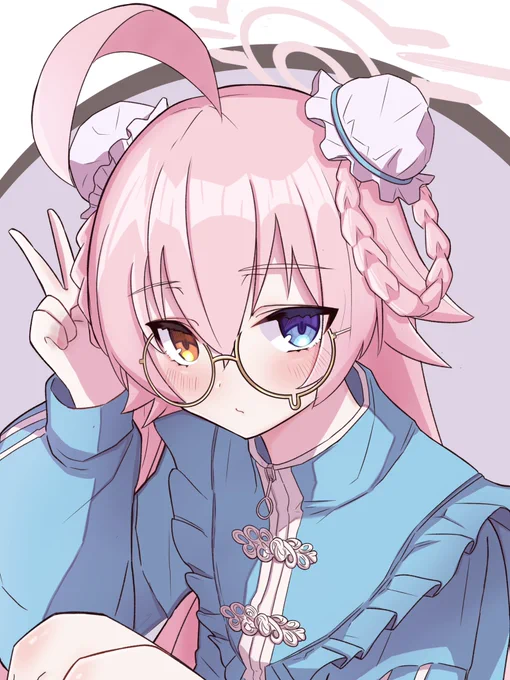 お顔の描き方は矯正中