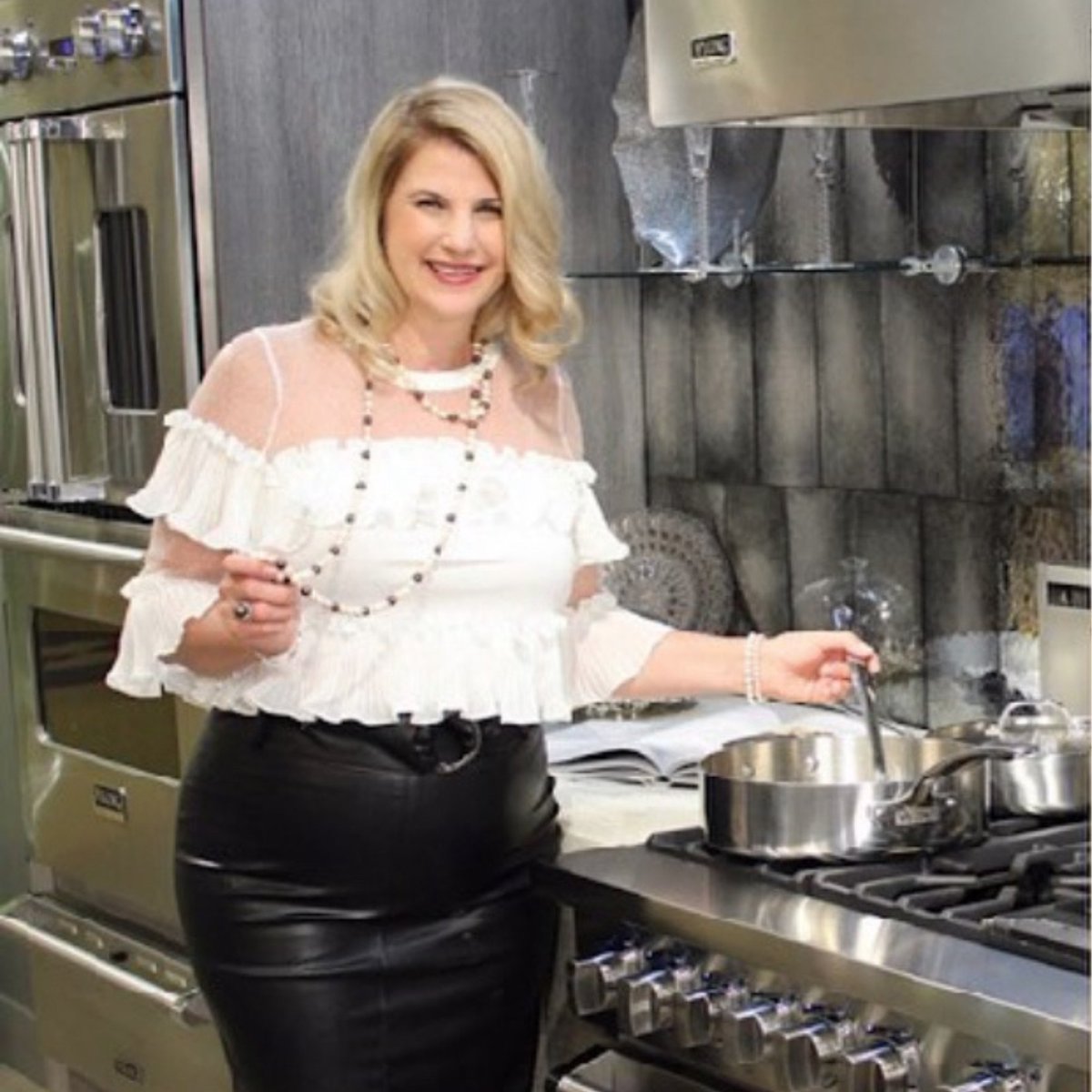 TheKITCHENchat's tweet photo. Embracing the new year and gearing up for a year full of joy and delicious moments! Let the kitchen adventures begin! 🍴✨ https://t.co/tbdgOIhmht