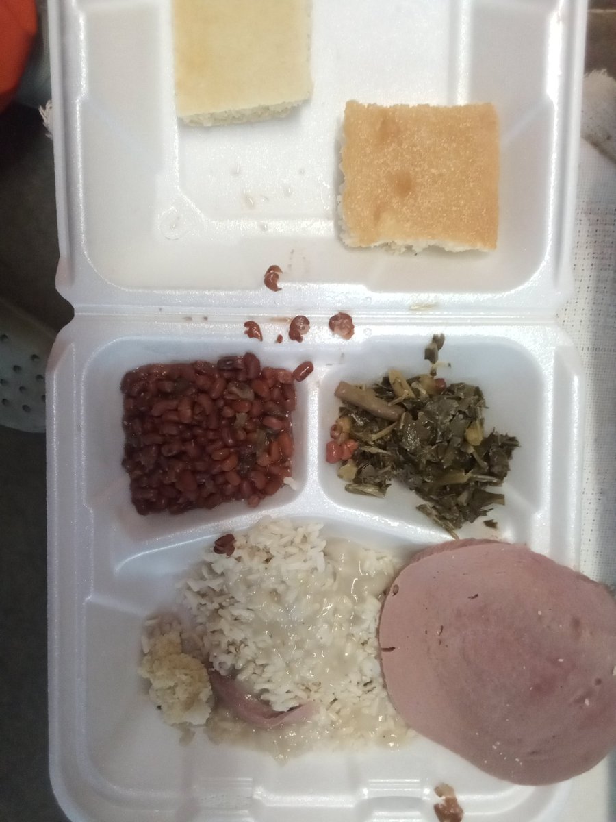 Inmates @ Kershaw corr facility Palmetto unit have not been out there cells for showers since Dec 28th more than 72 hours no showers inhumane @ACLU_SC @SCDCNews @scdhec @SenatorTimScott Oh this is today's lunch btw 🤦🏻‍♀️