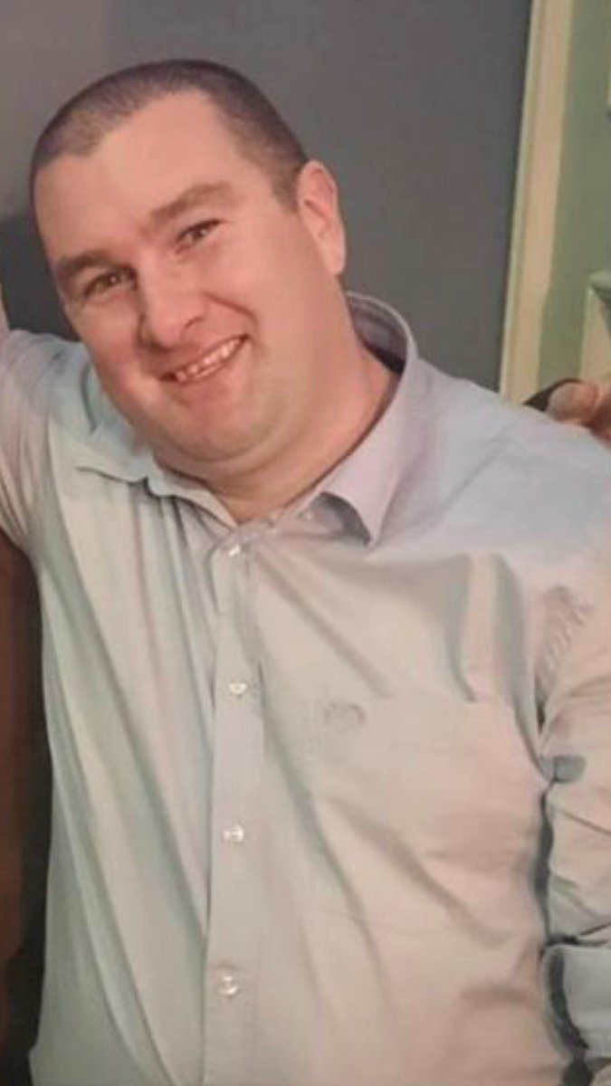 Gardaí are appealing for help tracing the whereabouts of 41 y/o Sean Farrelly who is missing from Navan, Meath. Last seen on Dublin Road, Navan in the early hours of Sat 23 Dec.
 
Sean is described as approx. 5’ 10”, stocky build with brown shaved hair and blue eyes.