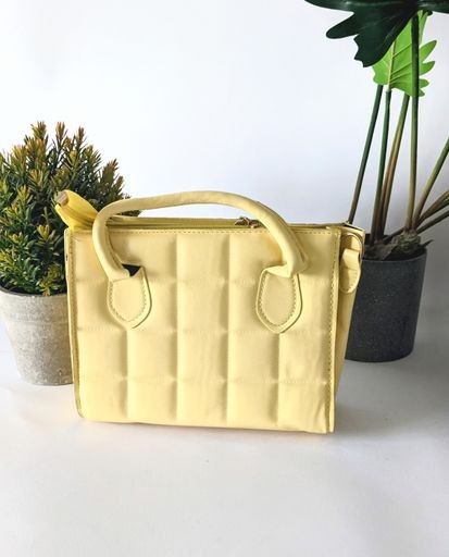 Coco Retro Handbag '03987 

GHS 84.00 
 
How to order
 
1. For Cash on Delivery in selected locations, send me your Name, Phone Number and Location
 
2. Or if you want to make payment now, use my payment link below:
 
myduke.co/4e9aba65-fff7-…