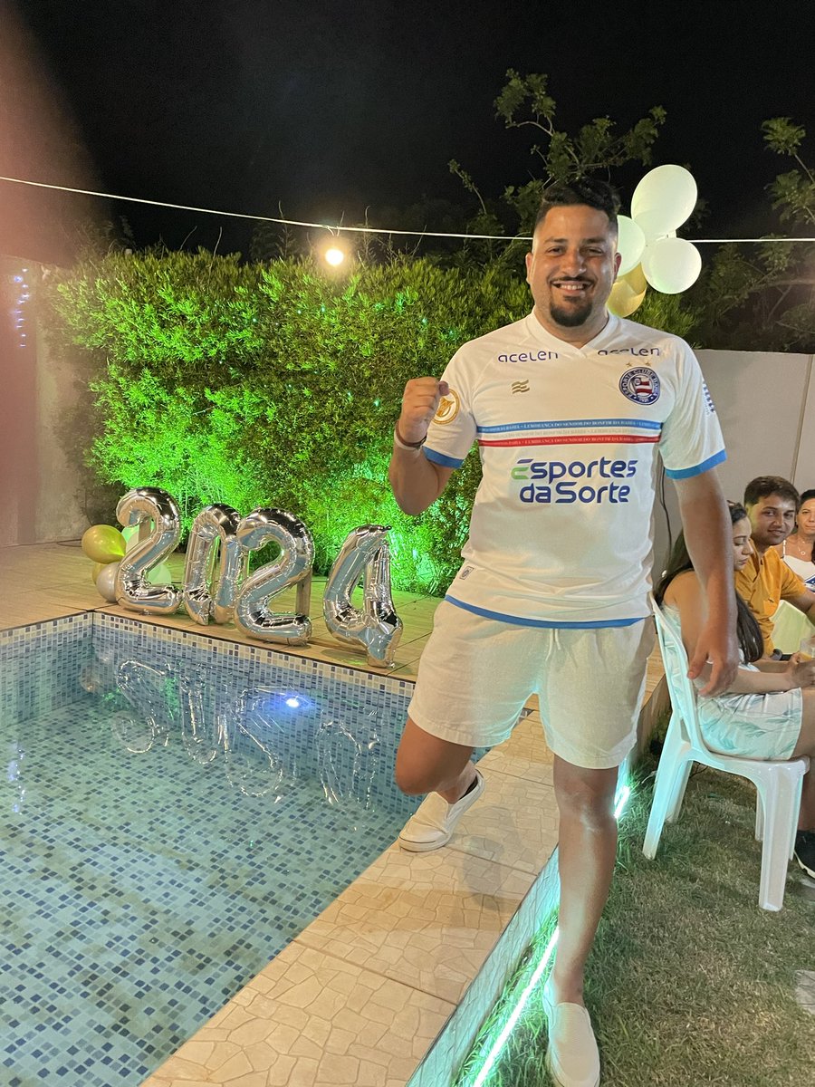 JrHahtag's tweet photo. @ecbahia Parabéns, Vida!❤️🇱🇺⭐️⭐️
#BAHIA93ANOS https://t.co/nt9nhhSw1e