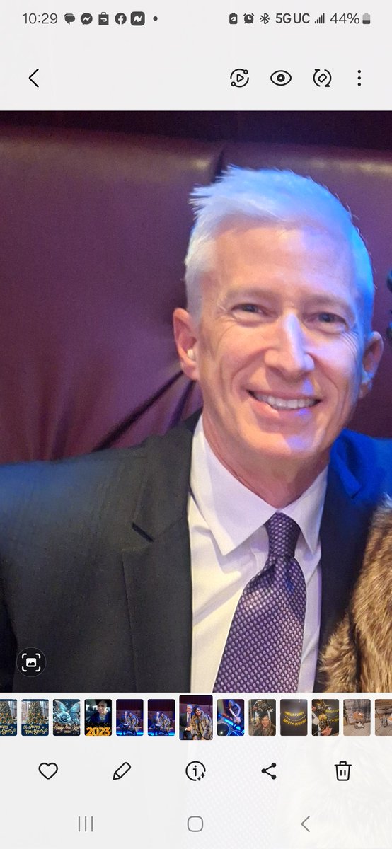 mpstaci's tweet photo. @andersoncooper I think you have a twin brother. I met this nice gentleman at The W Hotel in Chicago and I thought it was you for a moment https://t.co/R2832ulrS5