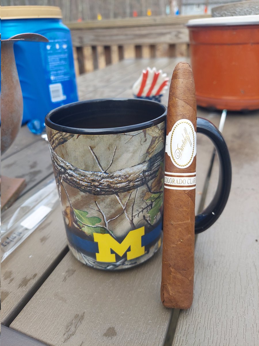 csb329's tweet photo. 1st cigar and 1st #LeafAndBean of 2024!!. Hope everybody had a great night! #OGMisfitGang #NeverARepeat #CigarSniffers #NobodyAsked #NoStockPictures https://t.co/vfuWYBHC5y