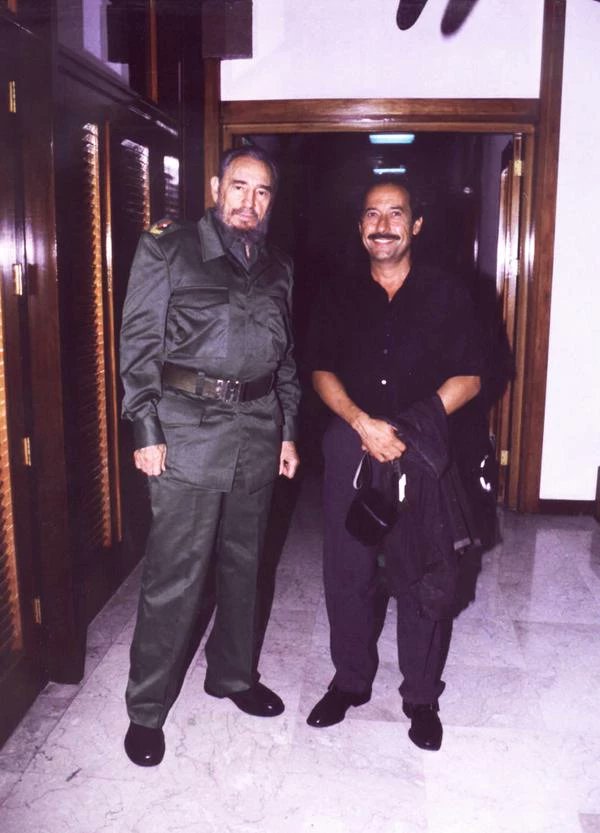 El dato más bizarro: 

Castro era fanático de "Pone a Francella" y se ponía los VHS y lo transmitían en todo Cuba. Francella fue por un evento de cine y Castro lo mando a buscar al hotel e impidió que salga el avión para verlo a Francella por dos horas.