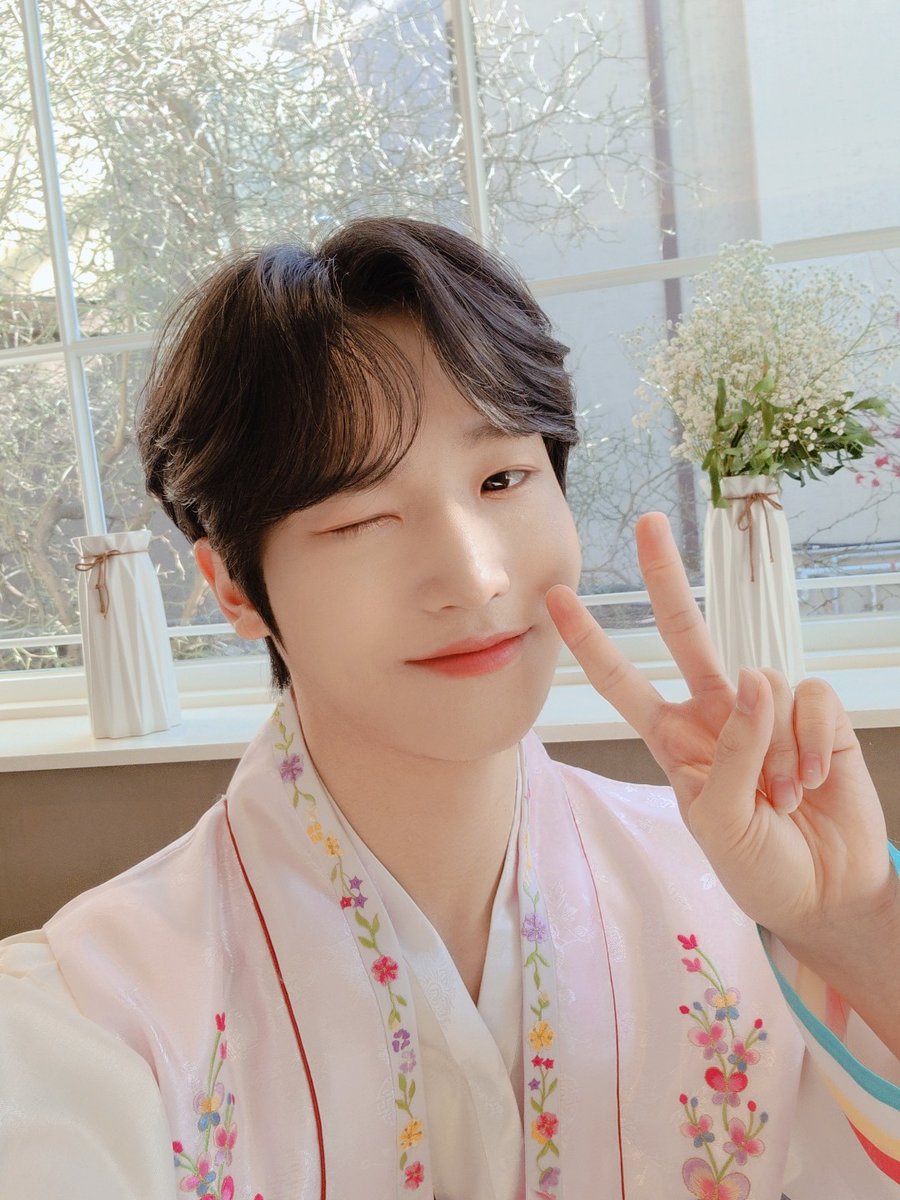 allfor24kplus's tweet photo. [Imchan Update]
Let's start anew from today on~
Happy new year!🎆🌅🧧🐉

Laten we vanaf vandaag opnieuw beginnen~
Gelukkig nieuwjaar!🎆🌅🧧🐉

#24Kplus #투포케이플러스 #RollerCoaster #롤러코스터 #임찬 #IMCHAN #いむちゃん https://t.co/hAEwe9P9fq