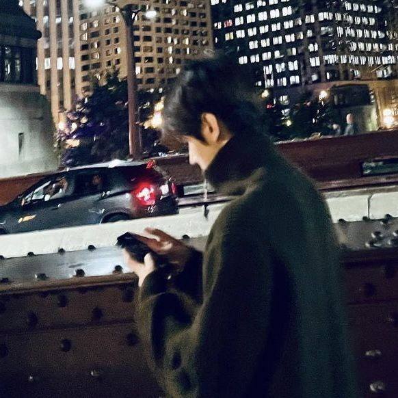 blueoceanwaveq's tweet photo. 01.01.24 ——— happy new year 

new year, but last and forever love 🐈‍⬛ https://t.co/dDRJYw5IZY