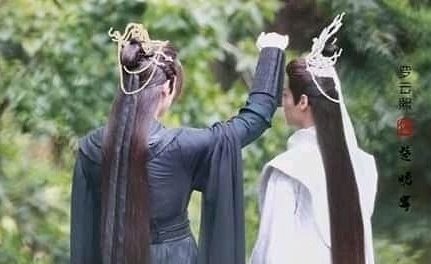 pearserha's tweet image. the way mo ran putting his hand over chu wanning to protect him from the sun is such heart warming sight to look at 🥹