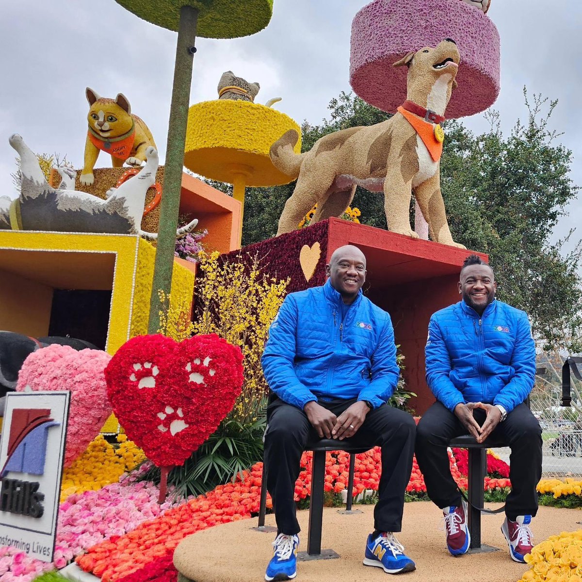 ladyosheta's tweet image. So exciting to see my friends and favorite veterinarians @tflee31 and @drhodges on a float in the rose bowl parade. 💙💛
#fvsumade
#fvsu
#critterfixers
#hbcu
#natgeowild