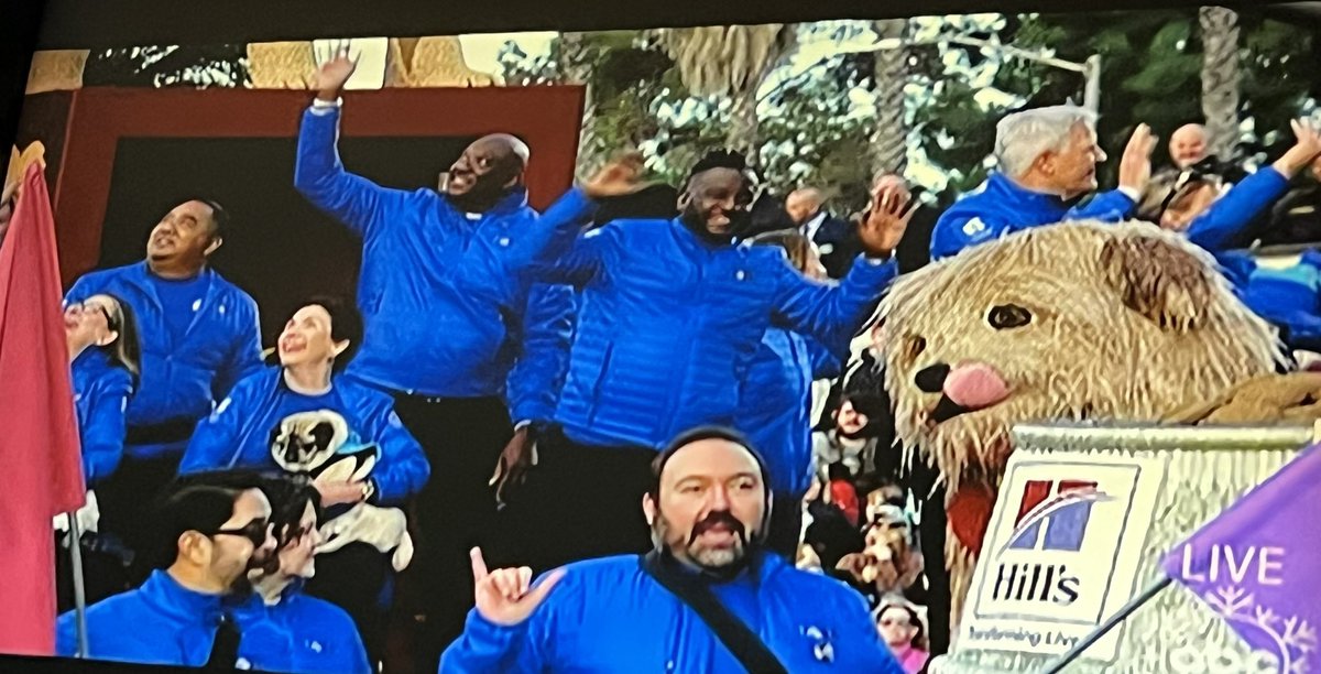 ladyosheta's tweet image. So exciting to see my friends and favorite veterinarians @tflee31 and @drhodges on a float in the rose bowl parade. 💙💛
#fvsumade
#fvsu
#critterfixers
#hbcu
#natgeowild