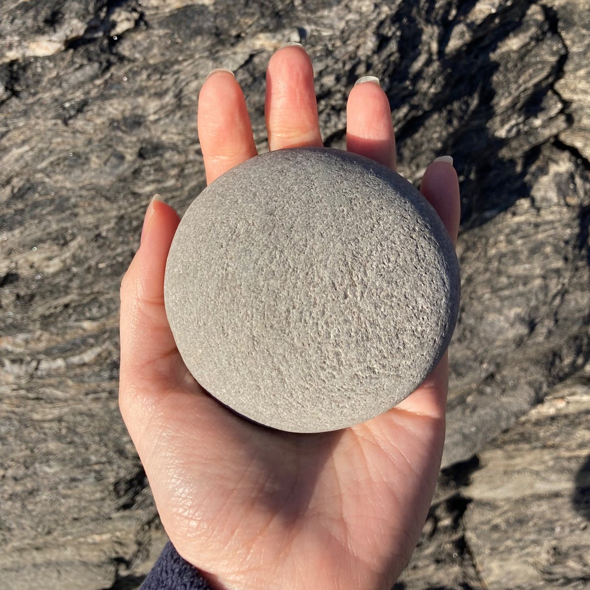 Jayzus_'s tweet image. Perfect stick or perfect rock which one you taking