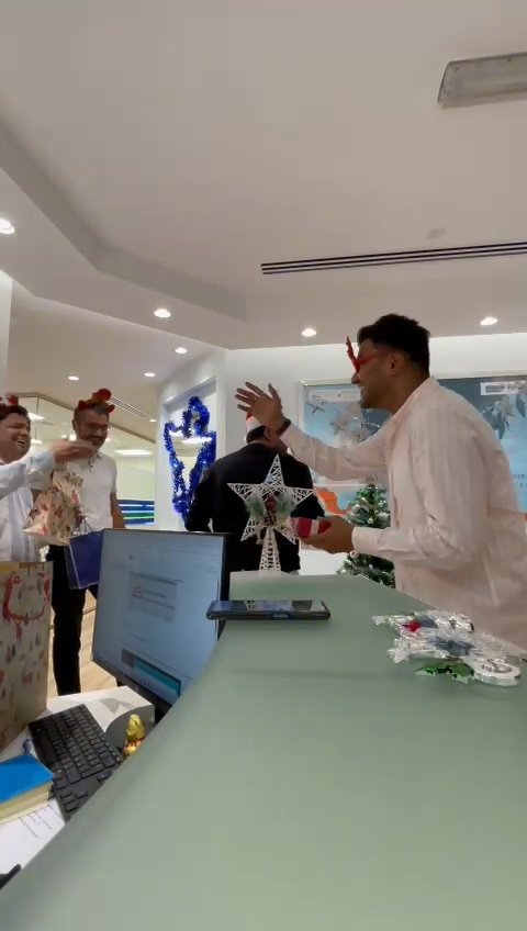 ThaparAakash's tweet photo. Okay, everyone. I'd want to wish you a  #happynewyear. I had a nice time with you in #2023. My #creativity was flowing since I had family-like support and was having fun while working. I was absolutely encircled by their loved ones. #2024 is anticipated to be my best #newyear. https://t.co/wj0BCcnh7v