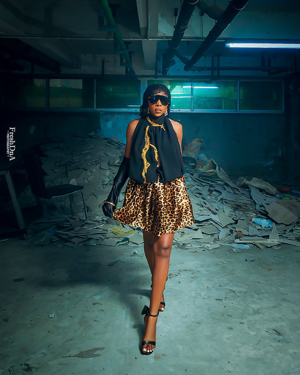 Kingshortyma's tweet photo. I started the year,with this beautiful halter neck piece.... I always love to dare it different.

Dress by  Me
Muse @DohkoHornnel 
Photo #FreshDNA https://t.co/5mLPwGKpZW