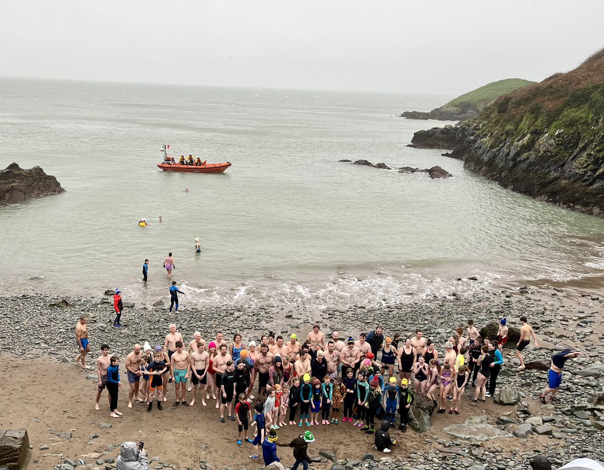 Helvick Head RNLI tweet media