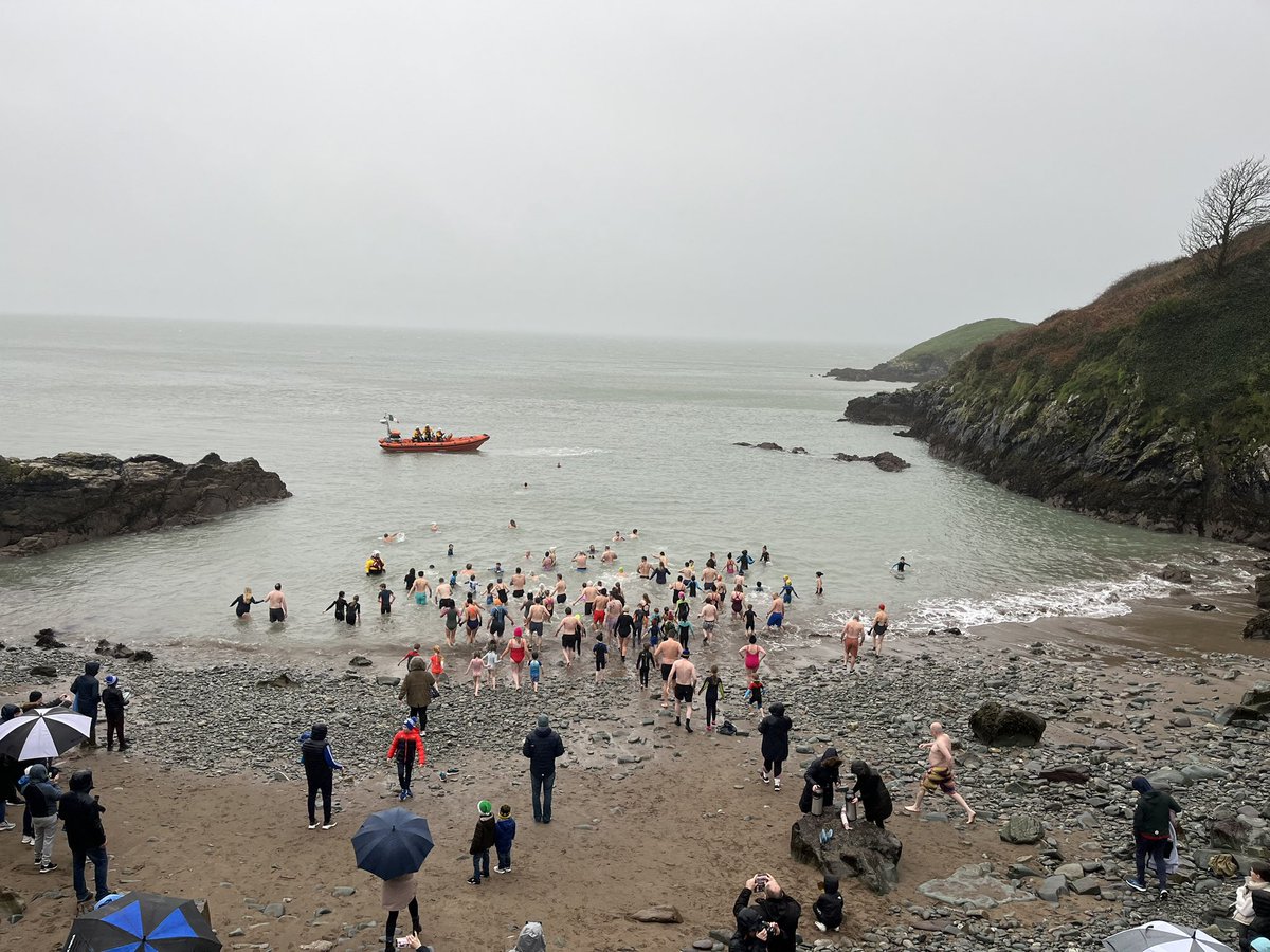 Helvick Head RNLI tweet media
