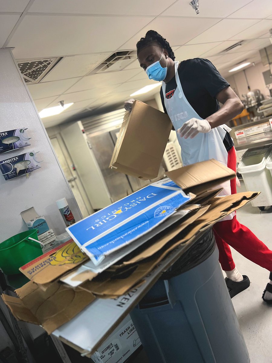 GirlyOBoutique's tweet photo. We make a living by what we get, but we make a life by what we giveโฆ..
@TreyJackson0
#DallasLifeShelter
#NewYearTradition
#iTsBetterToGive https://t.co/RLdOhRt6od