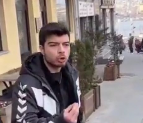 fqpe_2's tweet photo. Laik Türkiye Cumhuriyeti Devleti'nde hilafet bayrağı açmak, hilafet çağrısı yapmak Anayasa ihlali, suçtur!

Ege Akersoy diye yazılır.

“Adam” diye okunur!!

#EgeAkersoyYalnızDeğildir https://t.co/GI1F10VuLL