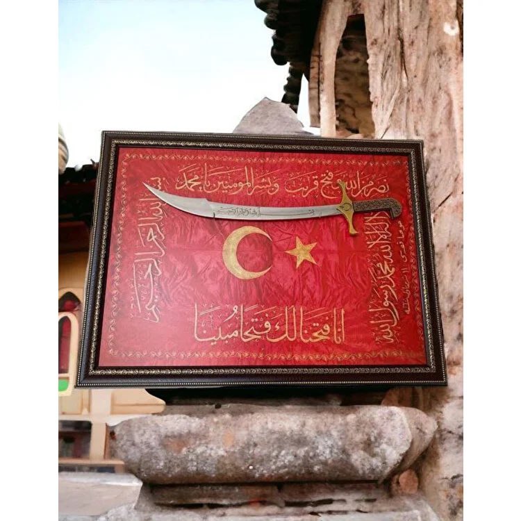 Devlet-i Aliye-i Osmaniye’nin hilafet sancağı.

Bizans tohumlarına inat paylaşın.