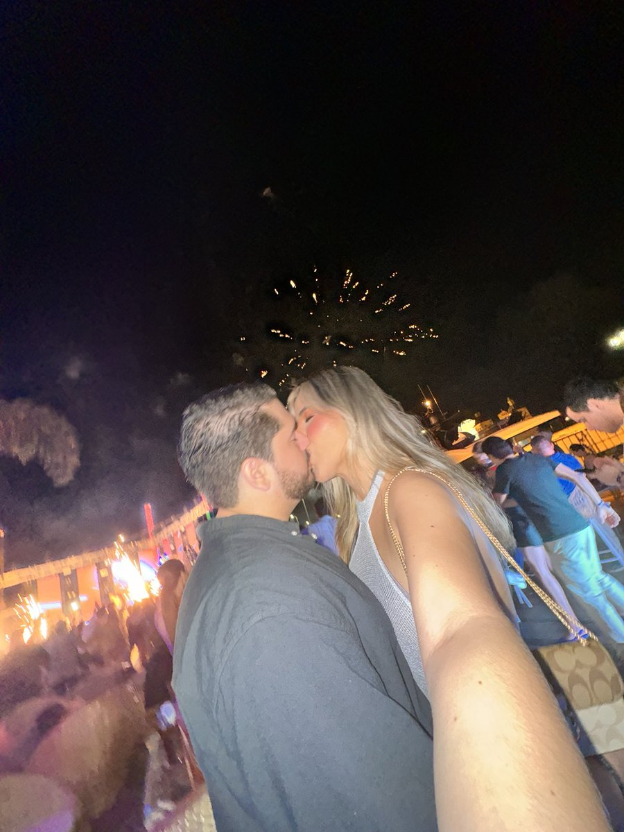 brengdlh_'s tweet photo. 2024🫶🏻✨ contigooooo!! 💘 @felipecabrera97 https://t.co/9OjjwbFHqS